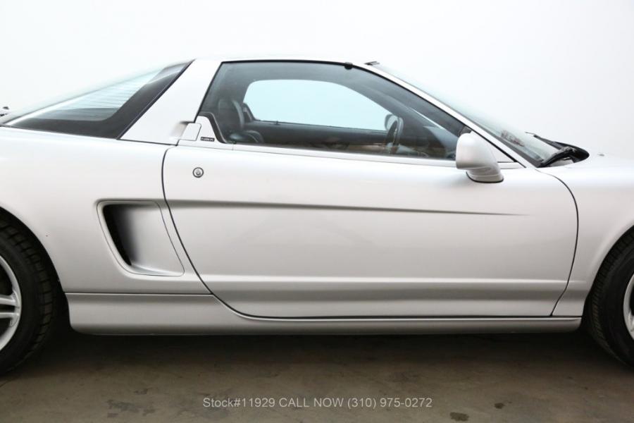 Детали экстерьера Acura NSX 1993 года  (фото 16 из 37)